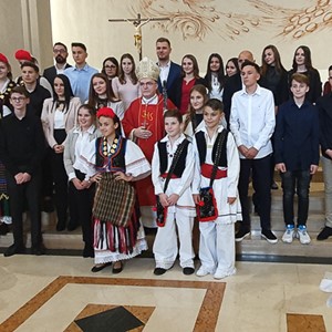 Kardinal Bozanić podijelio sakrament svete potvrde u sklopu posjeta Hrvatskoj katoličkoj misiji u Ticinu